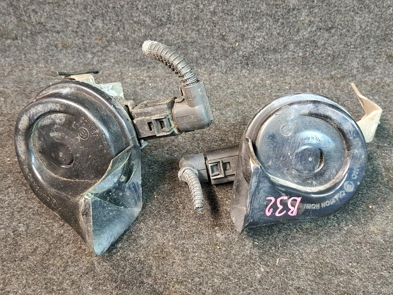 сигнал (клаксон) Volkswagen Tiguan 2 поколение 2020, 2.0 л., бензин, АКПП, серый, полный привод, 5Q0951223H, 3B0951221D - фото №1