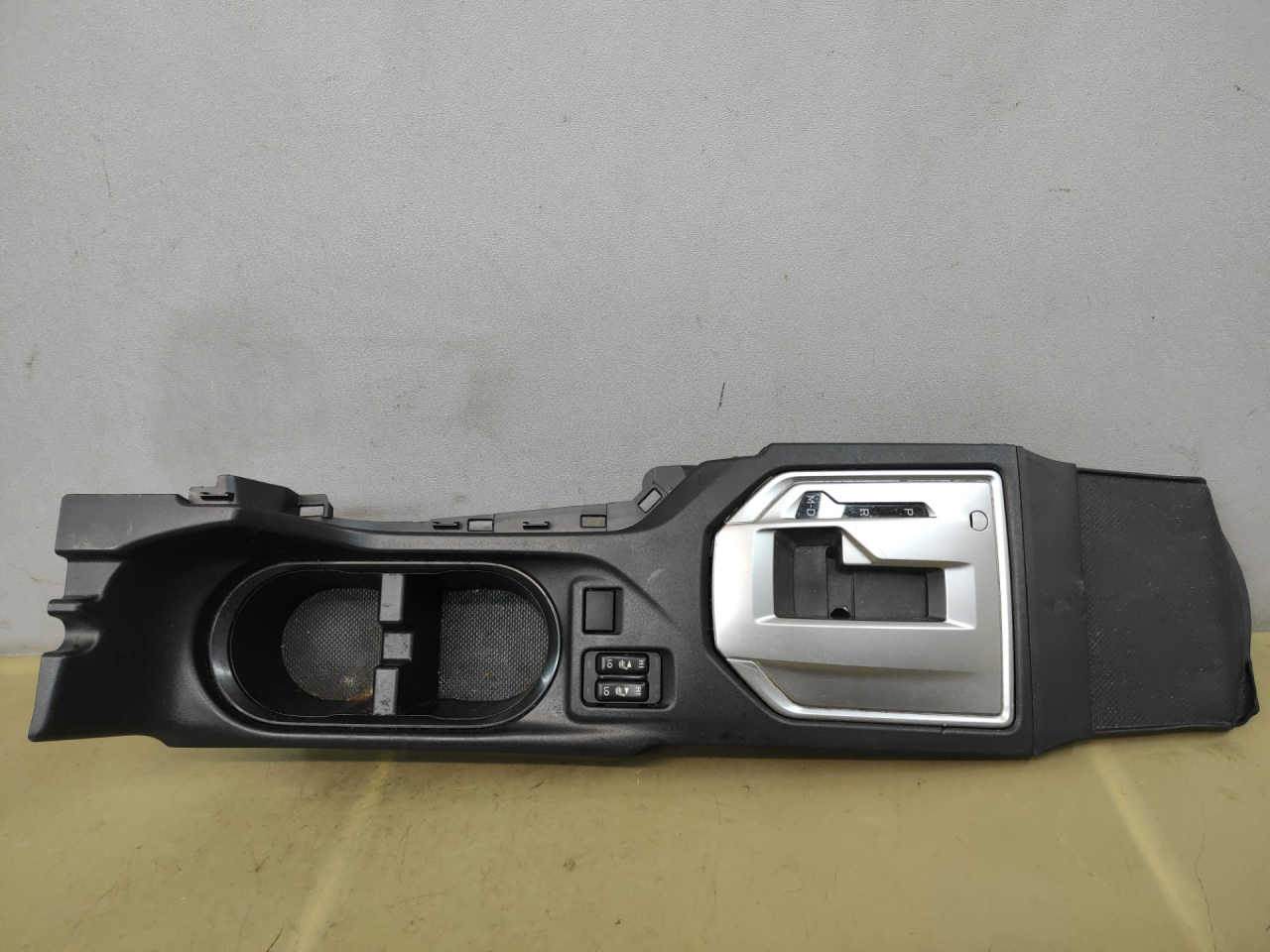 Декоративная накладка центральной консоли Subaru Impreza 5 поколение (GK/GT) 2019, 2.0 л., бензин, вариатор, серый, седан, полный привод - фото №1