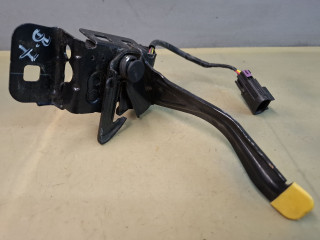 замок капота Chevrolet Equinox 3 поколение 2018, 2.0 л., бензин, АКПП, передний привод, 84300383