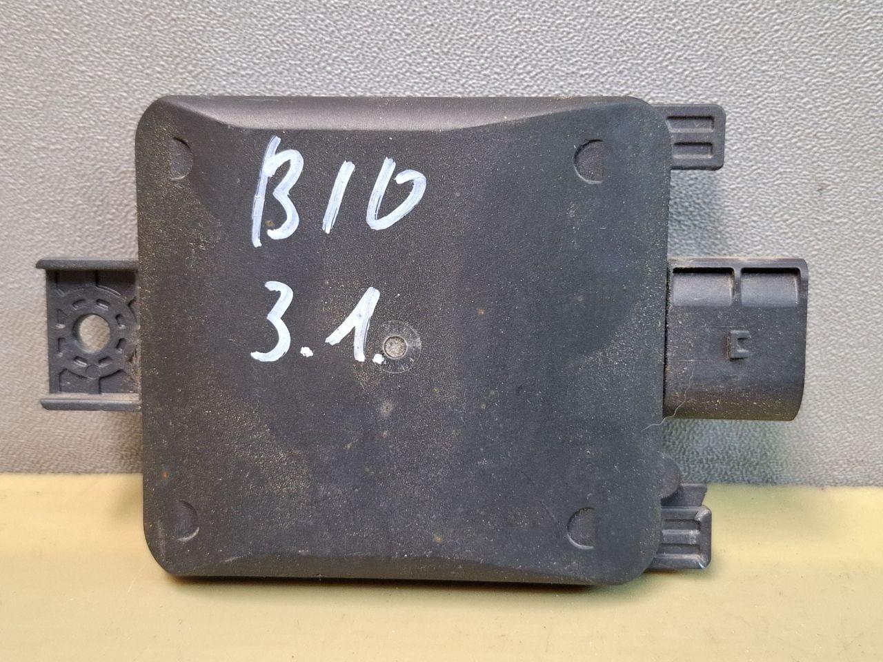 датчик мертвых (слепых) зон Volkswagen Jetta 7 поколение 2020, 2.0 л., бензин, серый, седан, передний привод, 2Q0907685B - фото №1