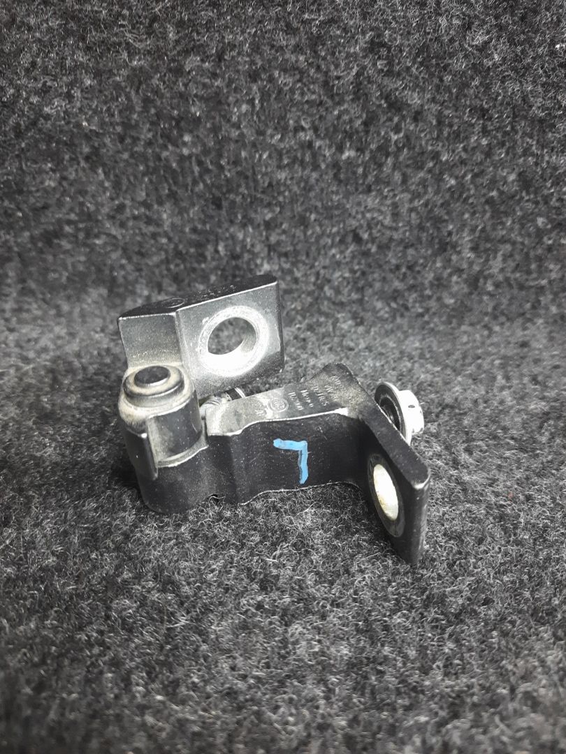 петля двери Volkswagen Jetta 7 поколение 2019, 1.4 л., бензин, АКПП, серый, передний привод - фото №1