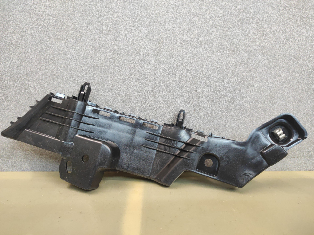 крепление бампера Buick Encore GX 1 поколение 2022, 42713982 - фото №1