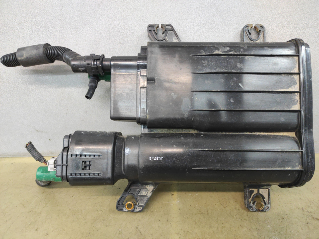 адсорбер Suzuki Kizashi 1 поколение 2012, 2.4 л., J24B, бензин, АКПП, красный, седан, полный привод - фото №1