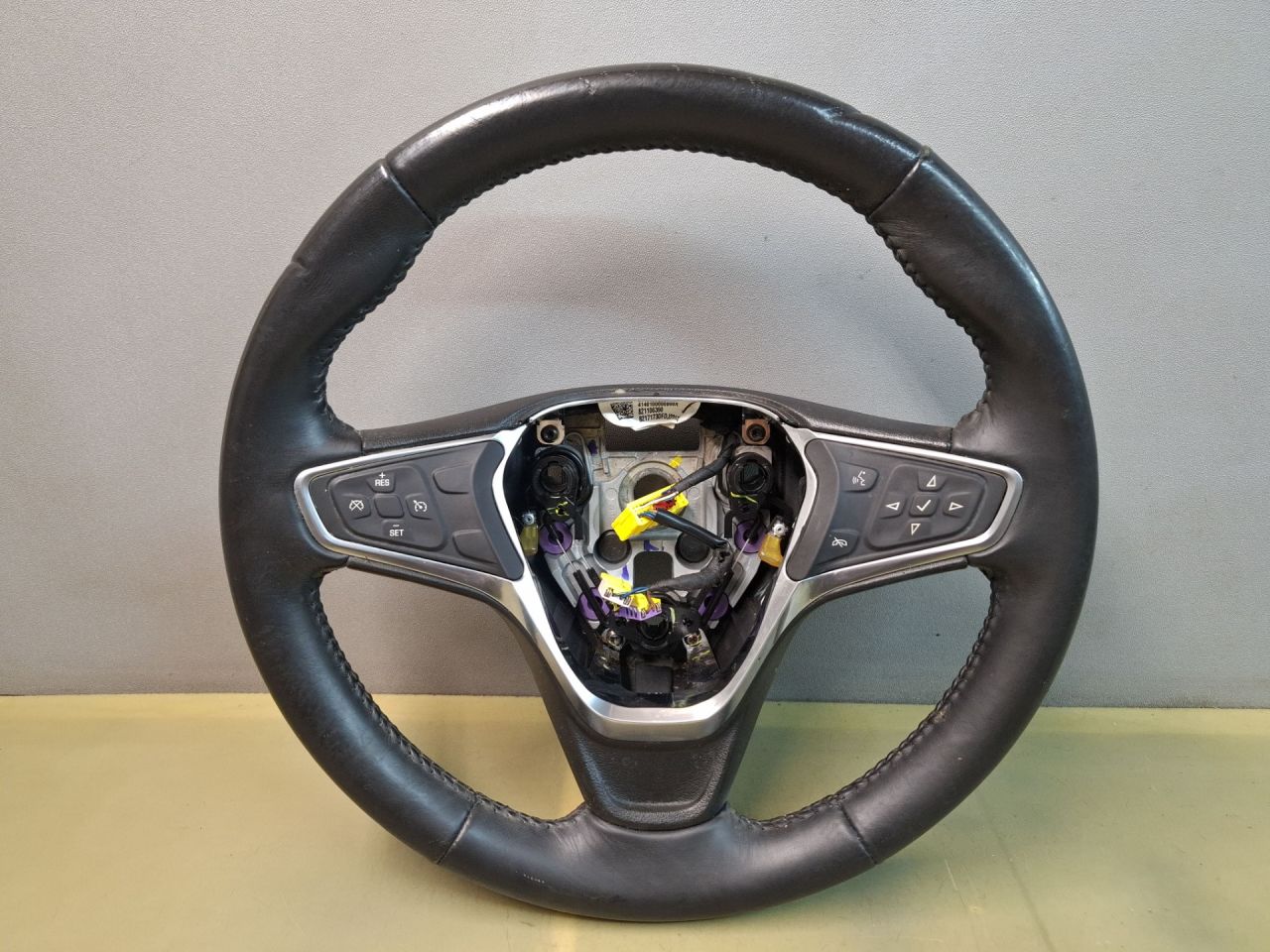 руль Chevrolet Equinox 3 поколение 2018, 1.5 л., бензин, АКПП, серый/441b, полный привод - фото №1