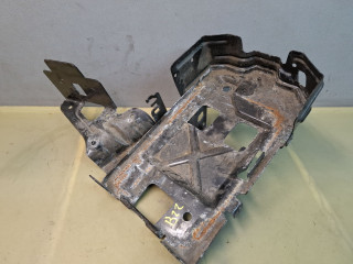 полка аккумулятора Chevrolet Malibu 9 поколение 2018, 1.5 л., бензин, АКПП, бордовый, передний привод, 84015980