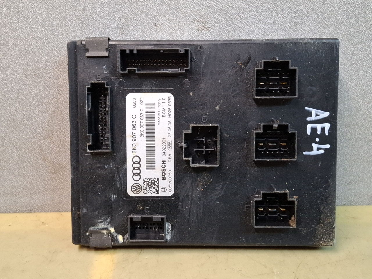 Блок управления BCM (Body Control Module) Audi A4 B8/8K 2010, 1.8 л., CDHA, бензин, АКПП, передний привод, правый руль, 8K0907063C - фото №1