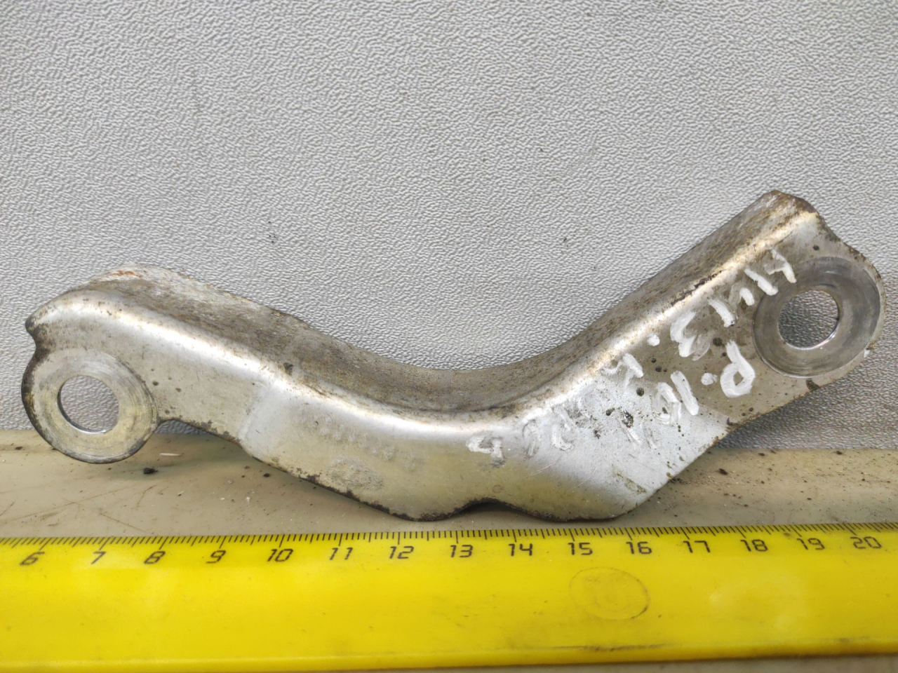 кронштейн КПП Chevrolet Equinox 3 поколение 2018, 1.5 л., бензин, АКПП, серый 139х, минивэн, передний привод, 24264214B - фото №1