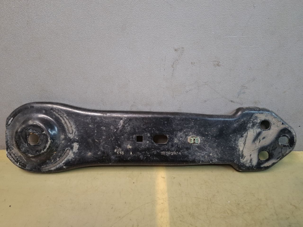 Кронштейн балки Chevrolet Blazer 3 поколение 2019, 3.6 л., бензин, АКПП, белый, полный привод, 23392674, 116A - фото №1