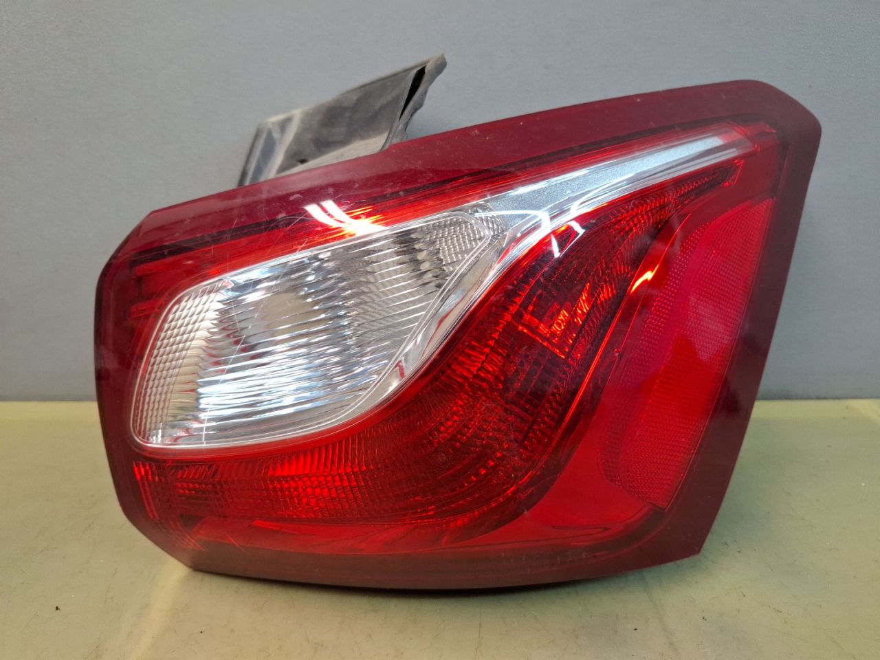 фонарь задний правый Chevrolet Equinox 3 поколение 2018, 2.0 л., бензин, АКПП, передний привод, 84282656 - фото №1