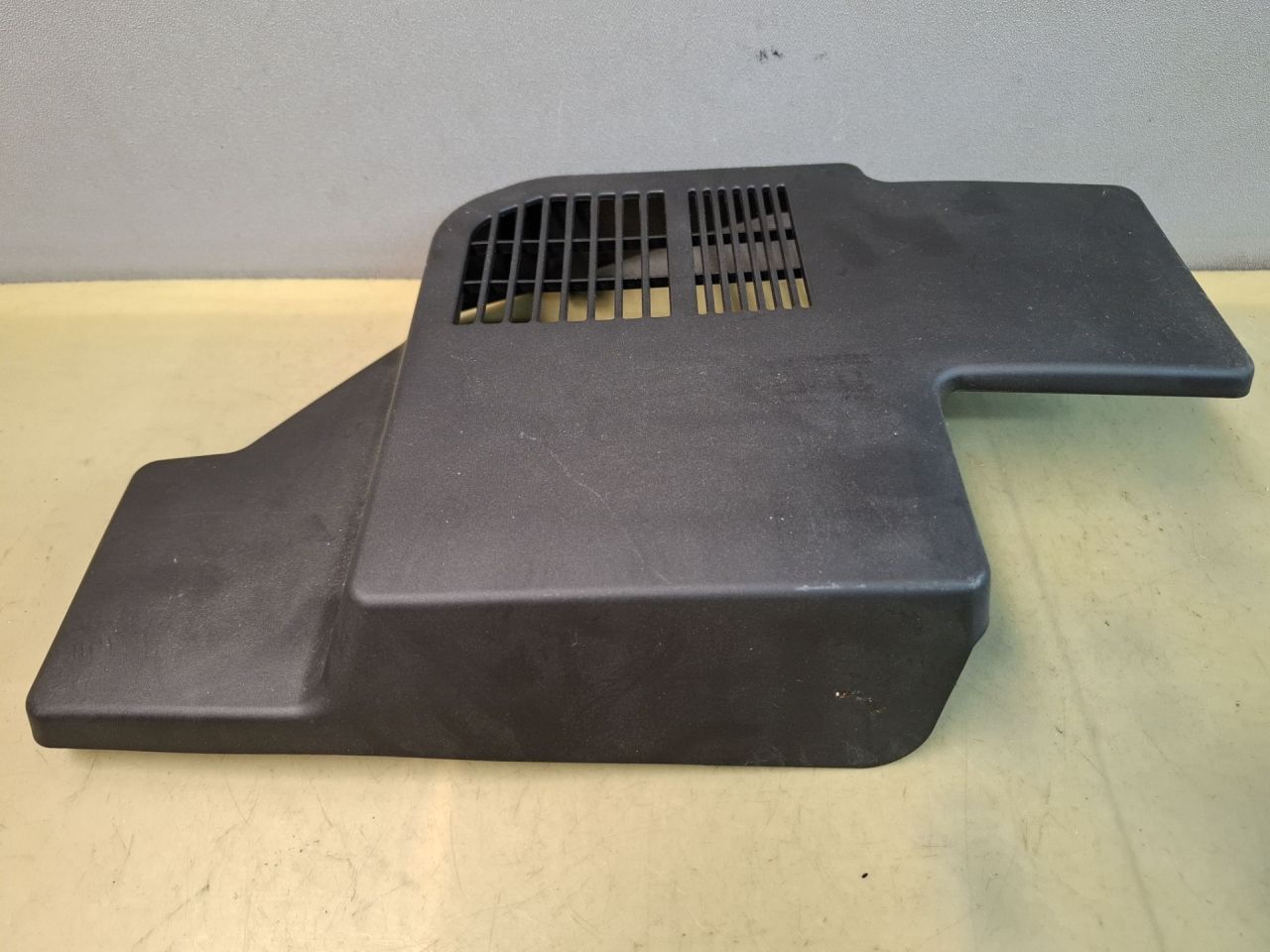 пластик Mazda CX-5 2 поколение KF 2018, 2.5 л., PYY1, бензин, АКПП, серый/46g, внедорожник 5 дв., полный привод, KB7W663E0 - фото №1