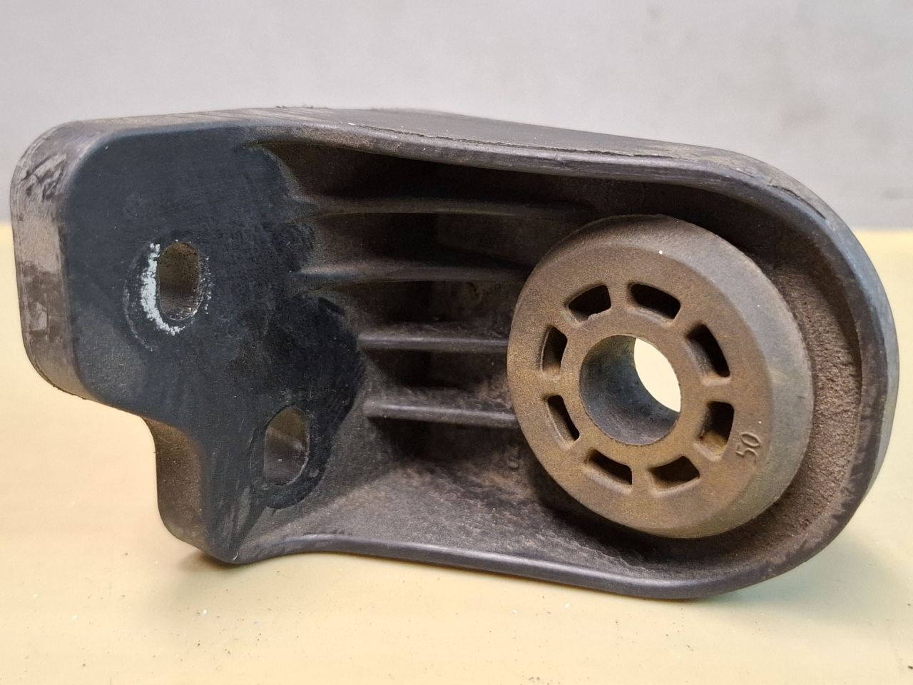 кронштейн радиатора Chevrolet Blazer 3 поколение 2019, 3.6 л., бензин, АКПП, белый, полный привод - фото №1