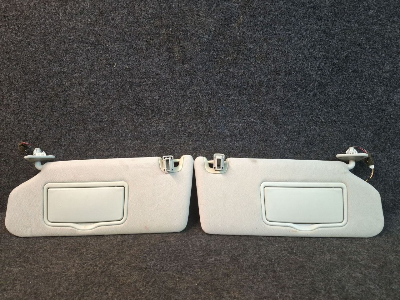 козырек солнцезащитный Mitsubishi ASX 1 поколение 2012, 2.0 л., 4B11, бензин, АКПП, черный, внедорожник 5 дв., полный привод - фото №1