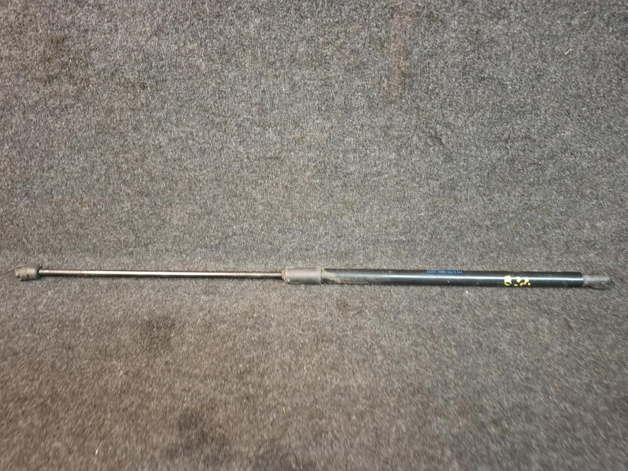 амортизатор капота Volkswagen Tiguan 2 поколение 2020, 2.0 л., бензин, АКПП, серый, полный привод, 5NA823359A - фото №1