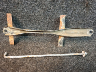 крепление аккумулятора Mazda 6 GG [рестайлинг] GG 2005, 2.3 л., L3, бензин, МКПП, серый, универсал, передний привод