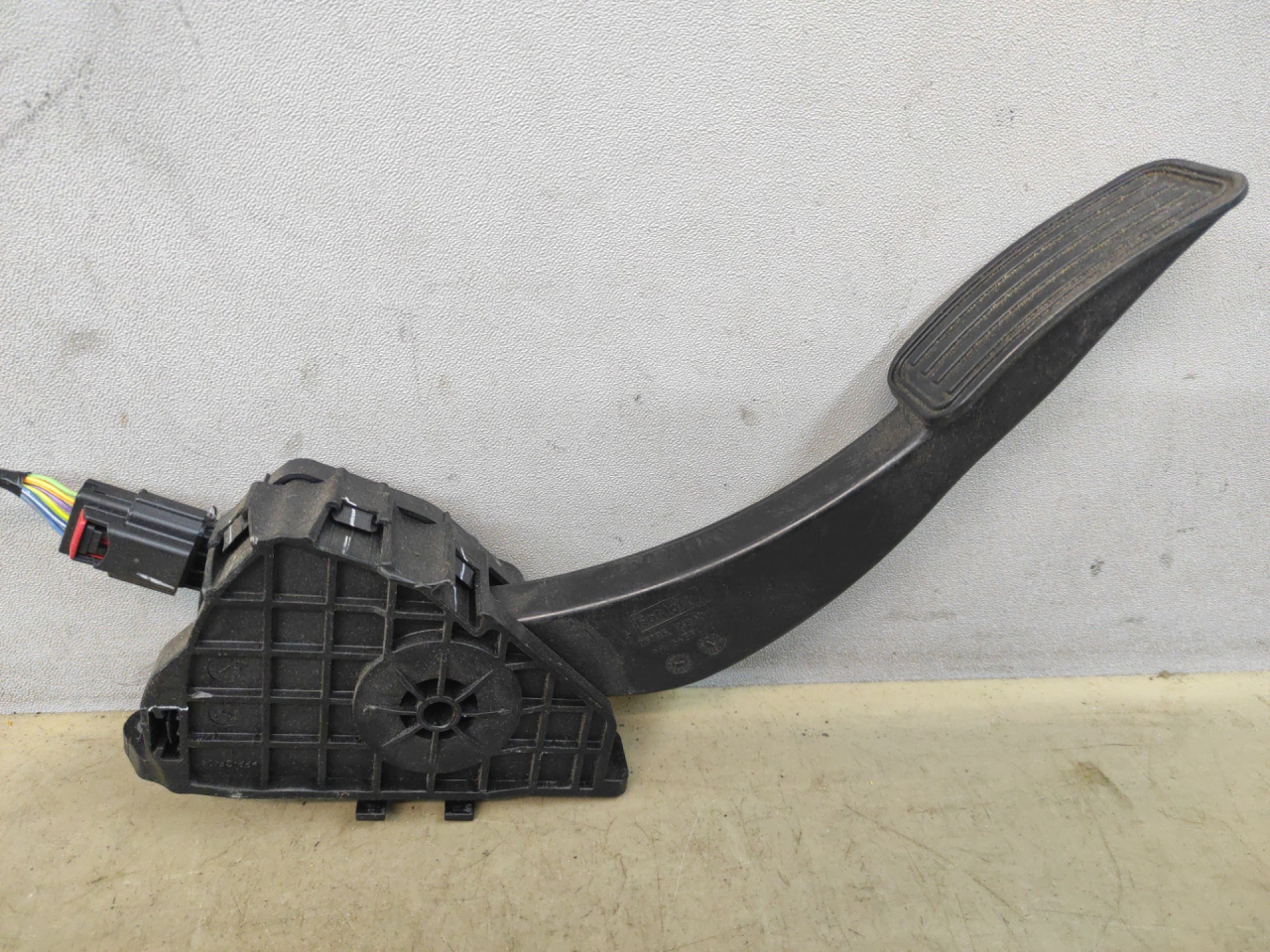 педаль Ford Edge 2 поколение CD539 2018, 2.0 л., бензин, АКПП, черный, внедорожник 5 дв., полный привод, 9F836K863G - фото №1