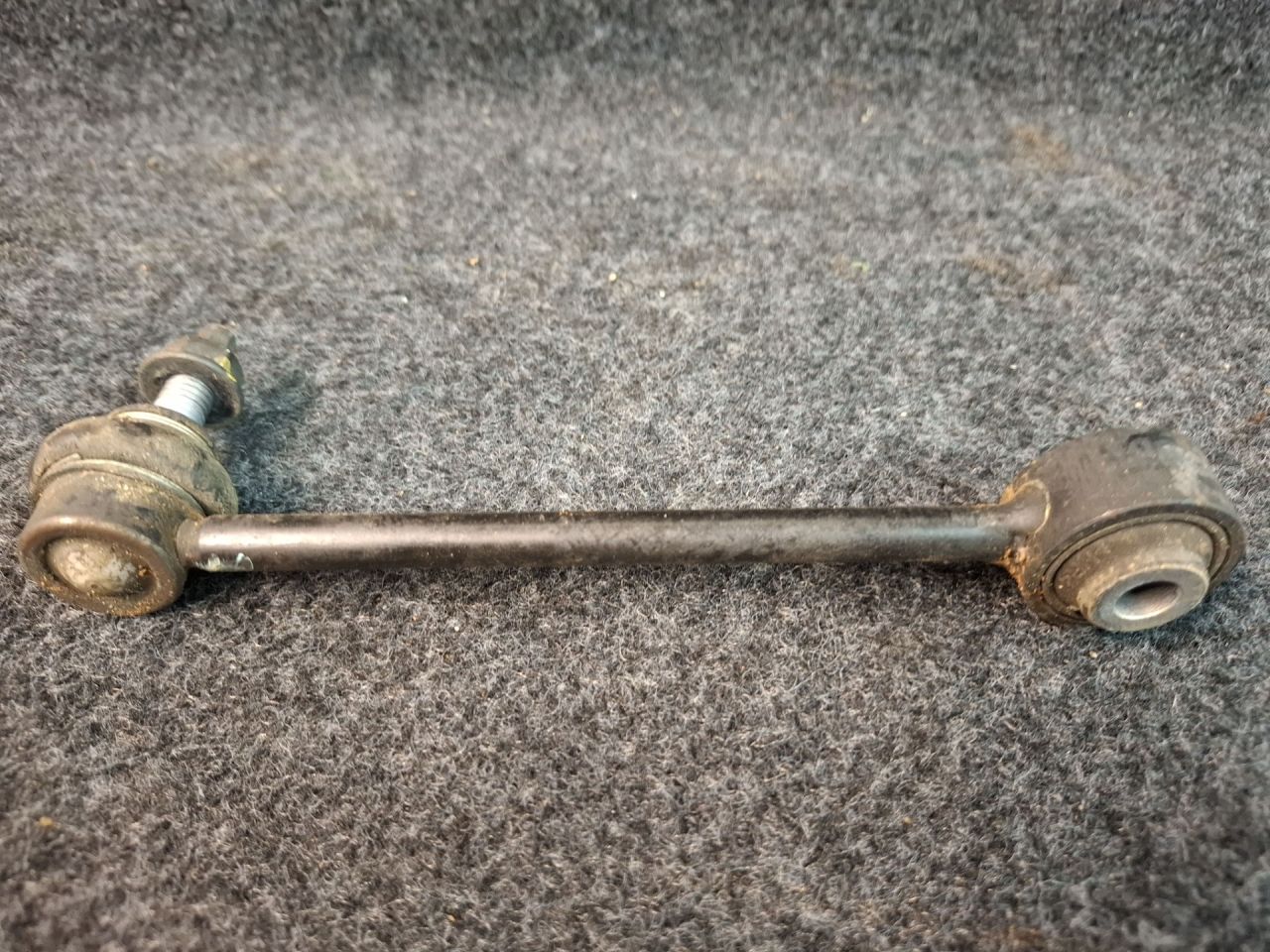 стойка стабилизатора Chevrolet Equinox 3 поколение 2018, 1.5 л., бензин, АКПП, серый/441b, полный привод - фото №1