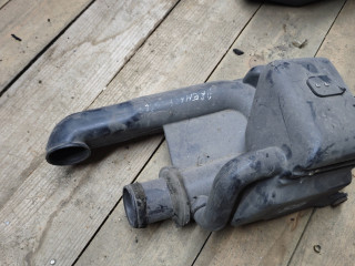 резонатор воздушного фильтра Mazda Premacy 1 поколение 2001, 2.0 л., дизель