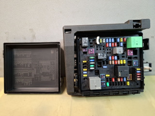 блок предохранителей Chevrolet Traverse 2 поколение [рестайлинг] 2022, 3.6 л., бензин, АКПП, белый, внедорожник 5 дв., полный привод, 84949767