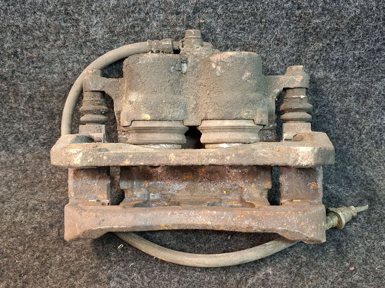 суппорт передний левый Toyota Sienna 3 поколение 2011, 3.5 л., 2GR-FE, бензин, АКПП, серый, передний привод - фото №1