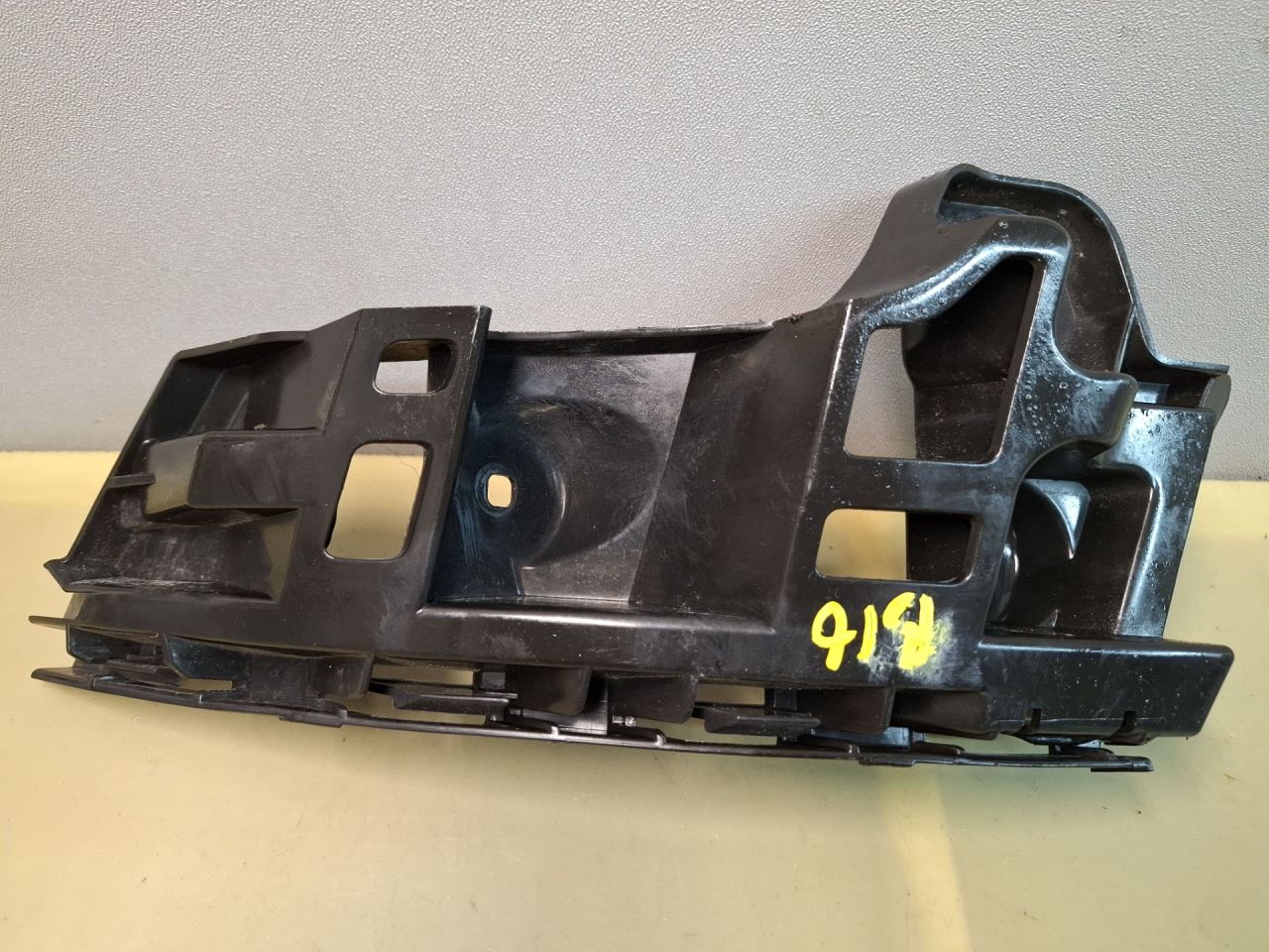 Крепление бампера заднего Volkswagen Jetta 7 поколение 2019, 1.4 л., бензин, АКПП, оранжевый, седан, передний привод, 17A807454 - фото №1