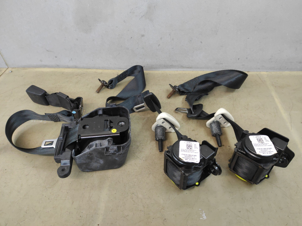 ремень безопасности комплект Ford Edge 2 поколение CD539 2018, 2.0 л., бензин, АКПП, черный, внедорожник 5 дв., полный привод, FT48R611B69, FT48R611B68 - фото №1