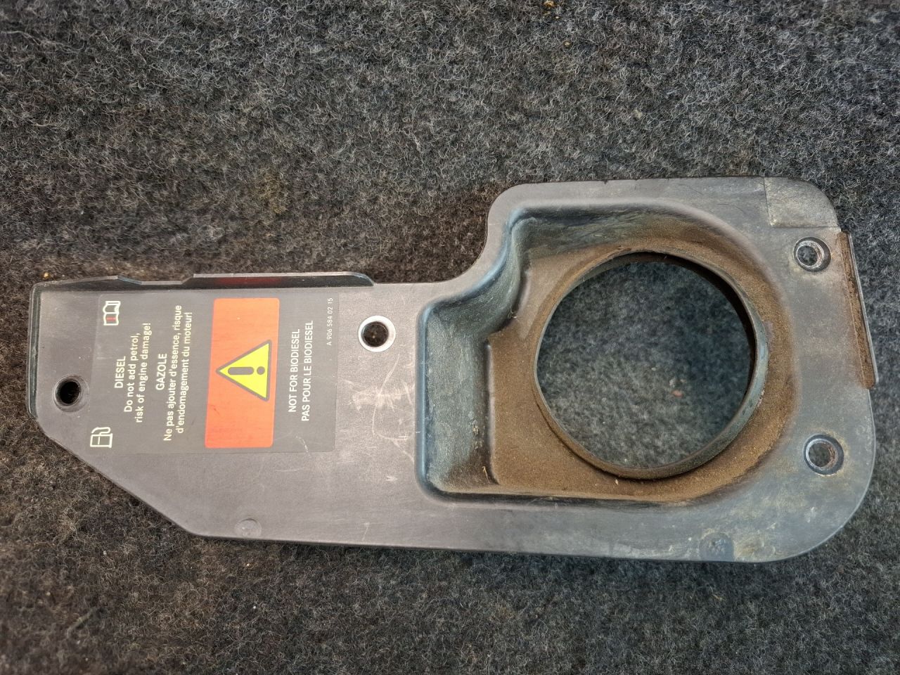 лючок топливного бака Mercedes-Benz Sprinter 2 поколение (W906) 2007, 2.1 л., OM 646.701, дизель, МКПП, красный, A9067540234 - фото №1