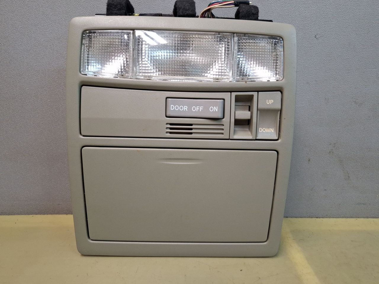 фонарь салона (плафон) Toyota Camry 7 поколение XV40 ACV40 2009, 2.4 л., 2AZ-FE, бензин, АКПП, синий, седан, передний привод - фото №1