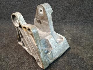 кронштейн КПП Cadillac XT4 1 поколение 2020, 2.0 л., бензин, АКПП, 318e, полный привод, 23377401