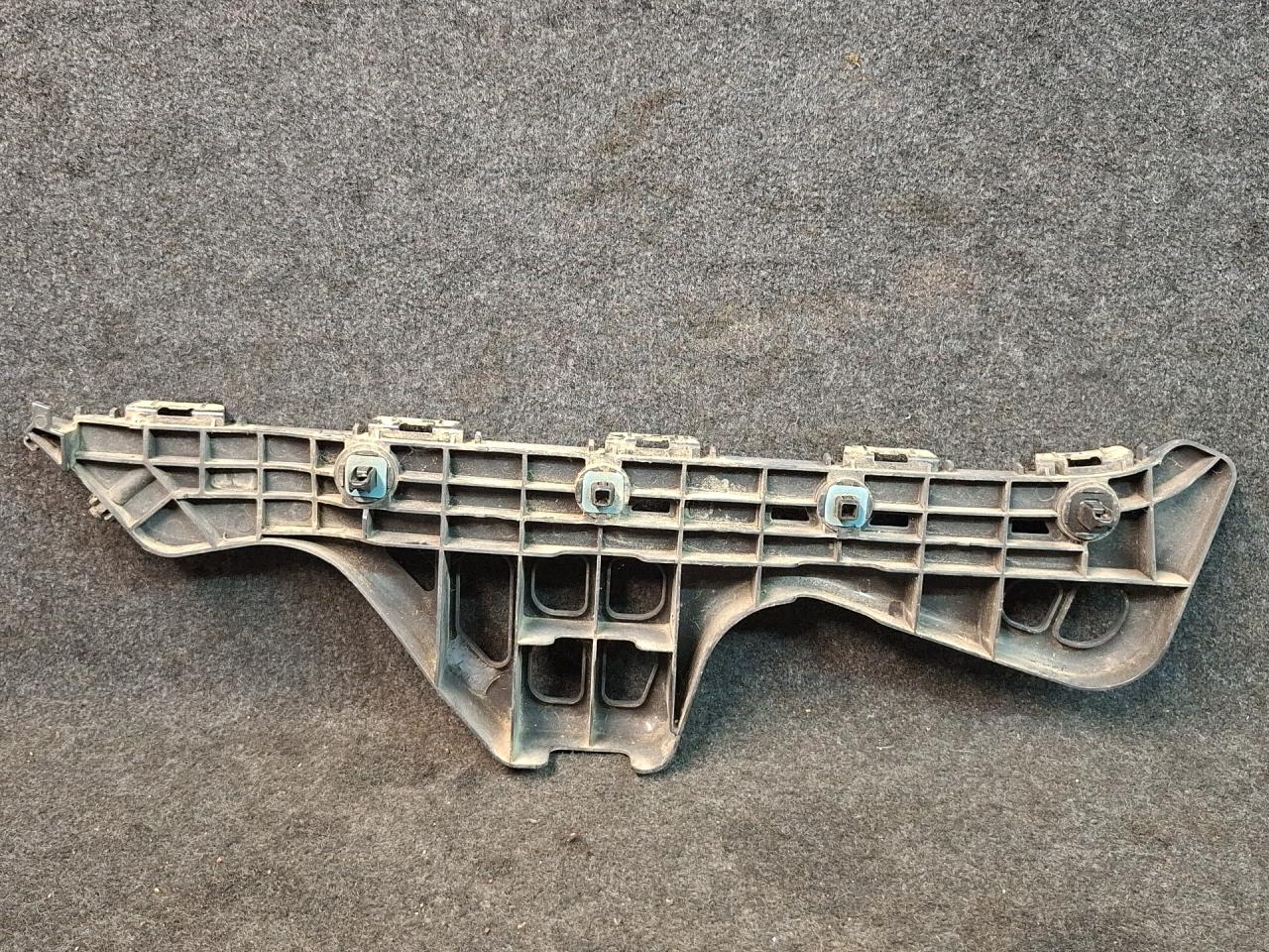 Крепление бампера заднего Toyota Prius V 1 поколение ZVW41 ZVW41 2014, 1.8 л., гибрид, АКПП, синий, хетчбэк 5 дв., передний привод, 52155-47010 - фото №1