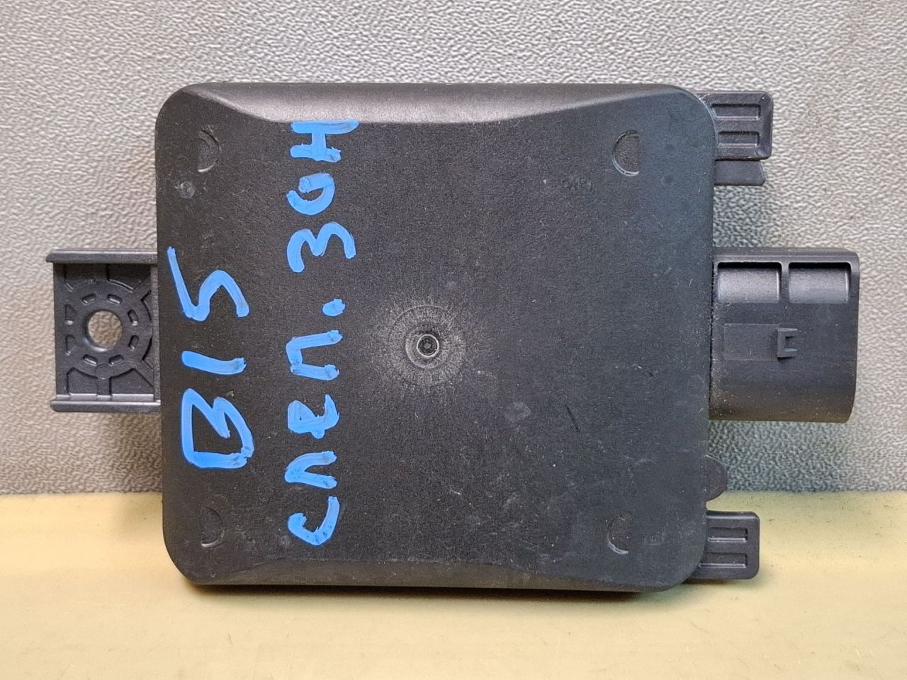 датчик мертвых (слепых) зон Volkswagen Jetta 7 поколение 2019, 1.4 л., бензин, АКПП, серый, передний привод, 2Q0907686A - фото №1