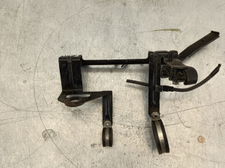 кронштейн (крепление) Volkswagen Touareg 2 поколение [рестайлинг] 2015, 3.0 л., TDi, CVVA, дизель, АКПП, внедорожник 5 дв., полный привод, 7P0819545B