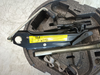 домкрат Skoda Octavia 3 поколение (A7) 2014, 1.6 л., TDi, CLHA, дизель, робот, хетчбэк 5 дв., передний привод, 1Z0012115