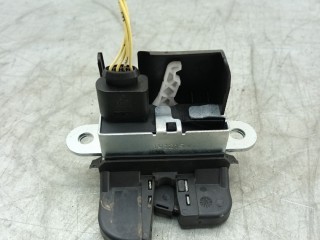 замок багажника Volkswagen Tiguan 1 поколение 2009, 2.0 л., TDi, CBAB, дизель, 6МКПП, внедорожник 5 дв., полный привод, 5M0827505E