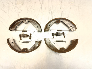 колодки стояночного тормоза Volkswagen Touareg 2 поколение [рестайлинг] 2015, 3.0 л., TDi, CVVA, дизель, АКПП, серый, внедорожник 5 дв., полный привод, 7L0609201, 7P0698545, 9Y4698533A