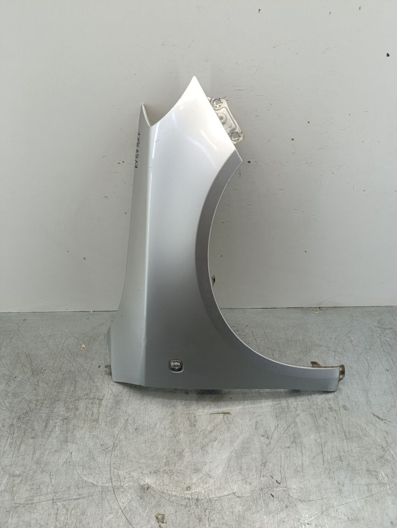 крыло переднее правое Skoda Roomster 1 поколение 2007, 1.4 л., TDi PD, BNV, дизель, 5МКПП, серебристый, минивэн, передний привод - фото №1