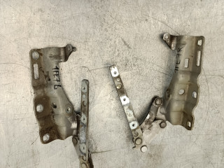 петля капота Mercedes-Benz CLC-Класс 1 поколение 2008, 1.8 л., Kompr, M 271.946, бензин, 6МКПП, серебристый, купе, задний привод, правый руль, A2038800328, A2038800428