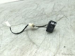 кнопка открытия багажника Mazda CX-5 1 поколение 2014, 2.2 л., TD, SHY4, дизель, 6МКПП, внедорожник 5 дв., полный привод, GS2A676S0