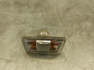 повторитель поворота на крыле Opel Corsa D 2010, 1.2 л., i, A 12 XER, бензин, 5МКПП, синий, хетчбэк 3 дв., передний привод, 13252456