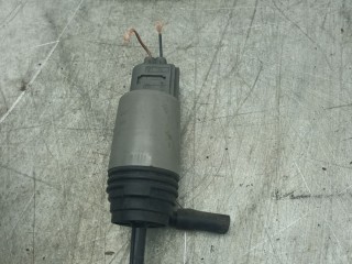 насос (моторчик) омывателя стекла BMW 1 серия E81/E87 [рестайлинг] 2010, 2.0 л., D, N47 D20 A, дизель, 6МКПП, серебристый, хетчбэк 5 дв., передний привод, правый руль, 67127199567, 23537610, 6934159, 23557610