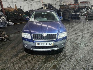 бампер передний Skoda Octavia 2 поколение (A5) [рестайлинг] 1Z (2008 - 2013), 2.0 л., BMM, дизель, 6МКПП, синий, седан, 1Z0807221D