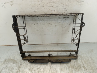 кронштейн радиатора Volkswagen Touareg 2 поколение [рестайлинг] 2015, 3.0 л., TDi, CVVA, дизель, АКПП, серый, внедорожник 5 дв., полный привод, 7P6121201