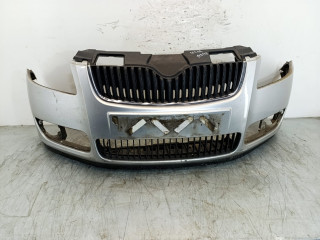 бампер передний Skoda Fabia 2 поколение (5J) 2008, 1.4 л., TDi PD, BNV, дизель, 5МКПП, серебристый, хетчбэк 5 дв., передний привод, правый руль, 5J0807221D