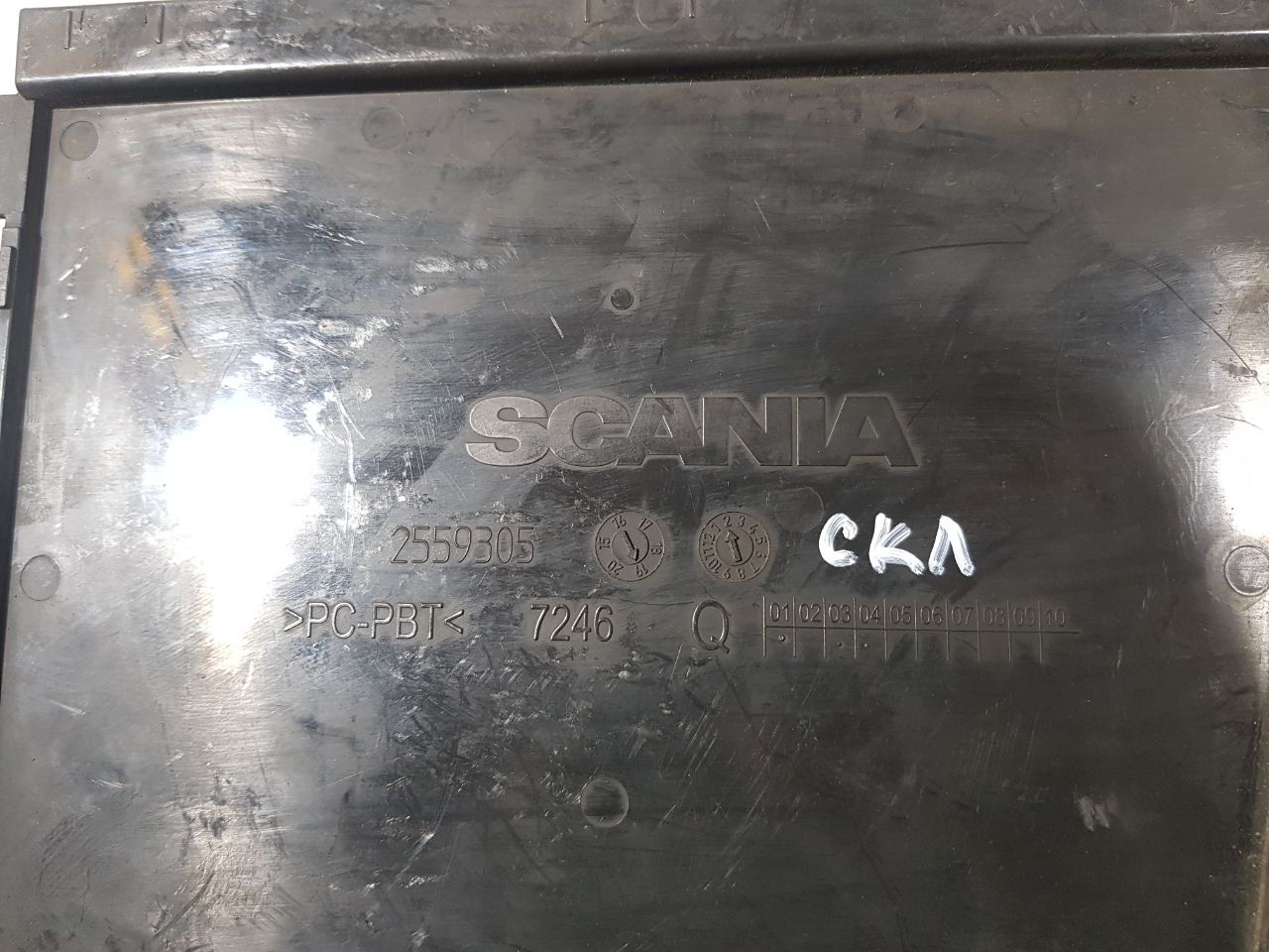 заглушка заднего бампера под крюк Scania R 6 серия 2020, 2559305, 2229102 - фото №1