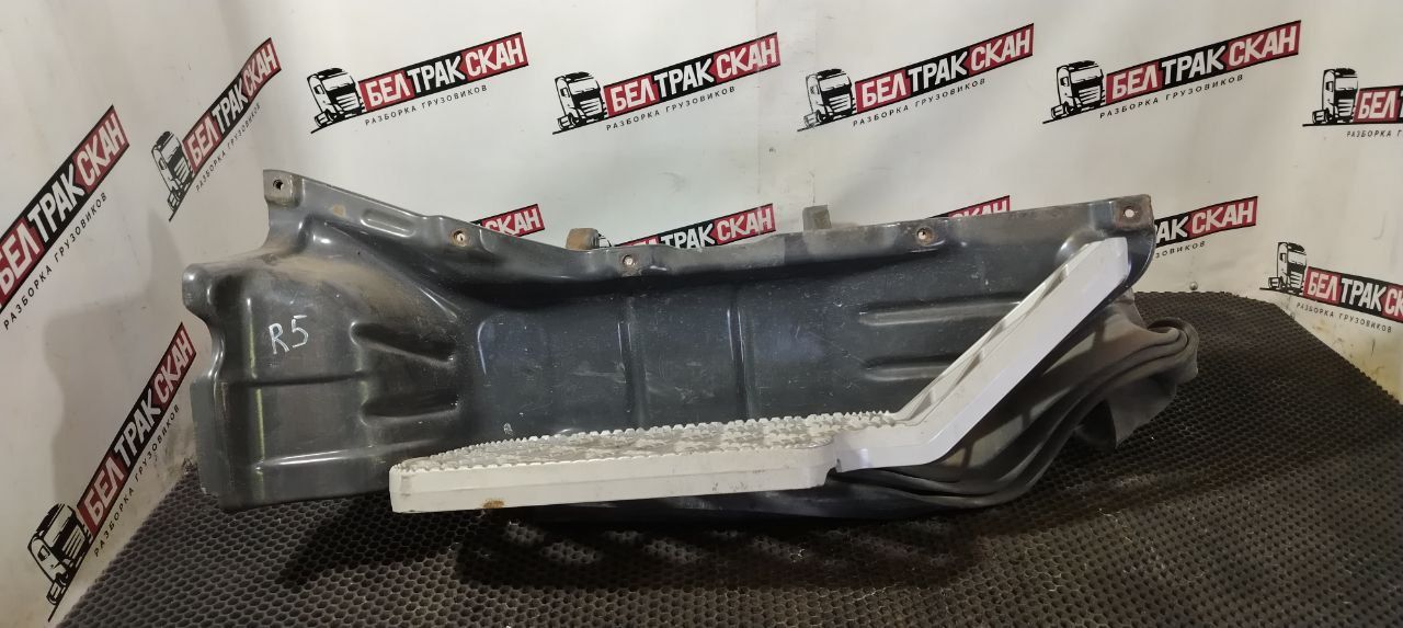 Подножка кабины Scania R 5 серия 2012, 11.7 л., DC 12.18, дизель, МКПП, red chilli, задний привод, 1426109, 1535039, 1426111, 1426107 - фото №1