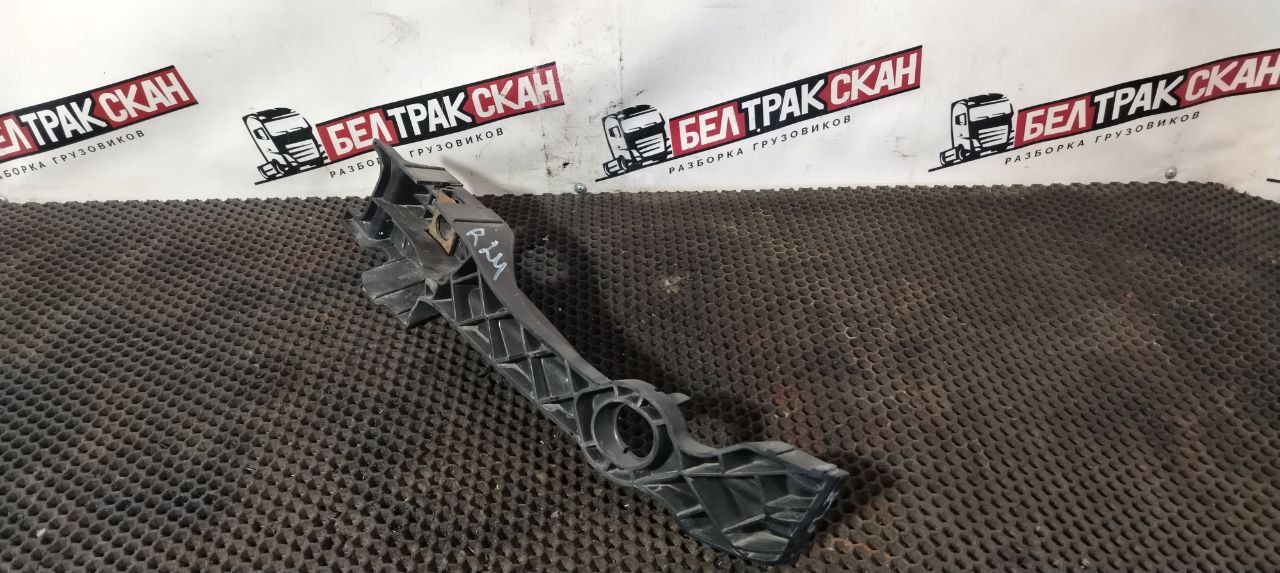 Крепление (крючок) солнцезащитного козырька Scania R 6 серия 2021, 12.7 л., DC 13.148, дизель, АКПП, white ivory, задний привод, 2612854, 2509370 - фото №1