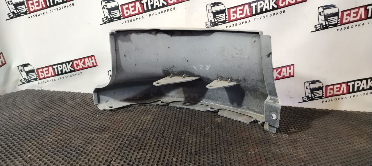 Накладка (ресничка) фары левая Scania R 5 серия 2012, 11.7 л., DC 12.15, дизель, АКПП, white ivory, задний привод, 2124015, 1431922 - фото №1