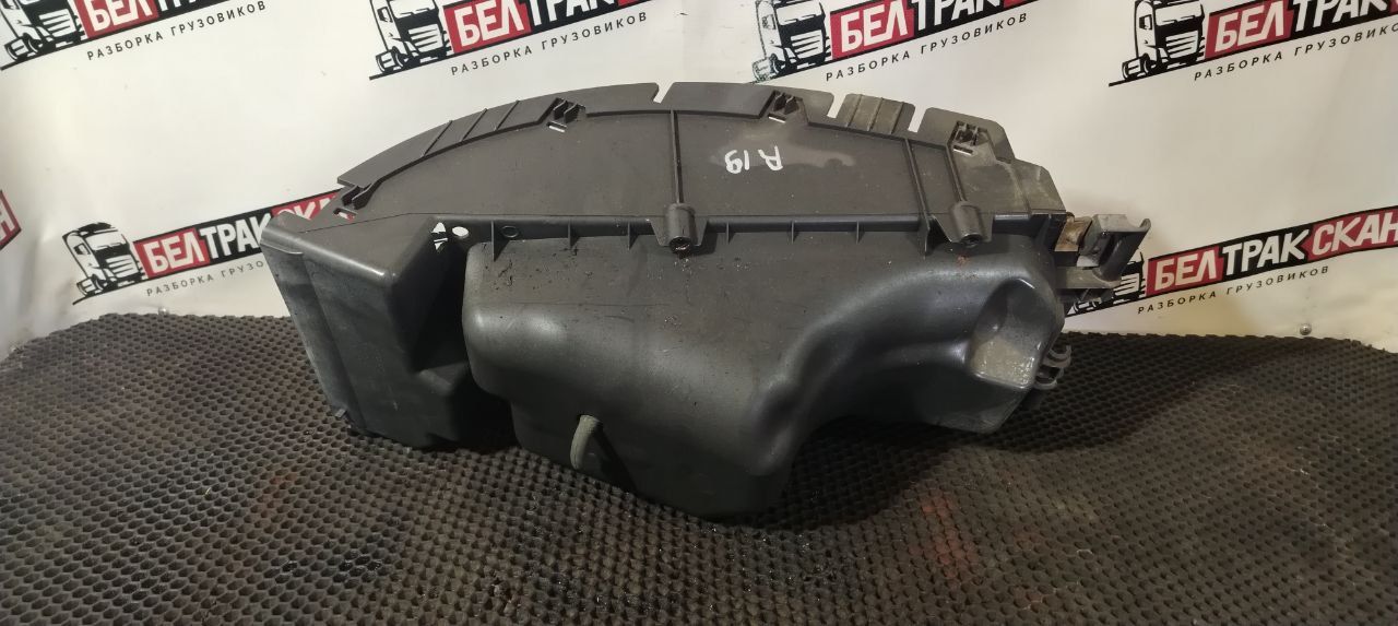 крепление фары левой Scania R 5 серия 2012, 12.7 л., DC 13.112, дизель, АКПП, white ivory, задний привод, 1936676, 1936674, 1790006, 1431920 - фото №1