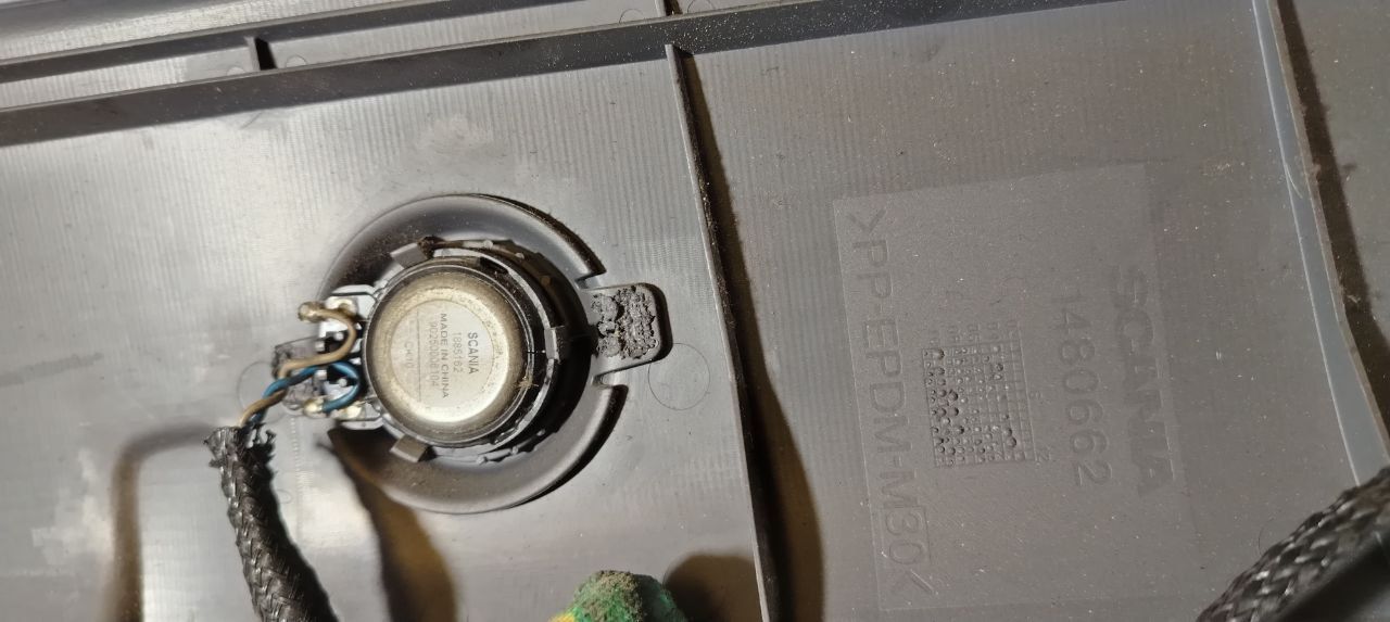 обшивка стойки Scania R 5 серия 2013, 12.7 л., DC 13.112, дизель, АКПП, red chilli, задний привод, 1765040, 1540162, 1480662, 1885162 - фото №1