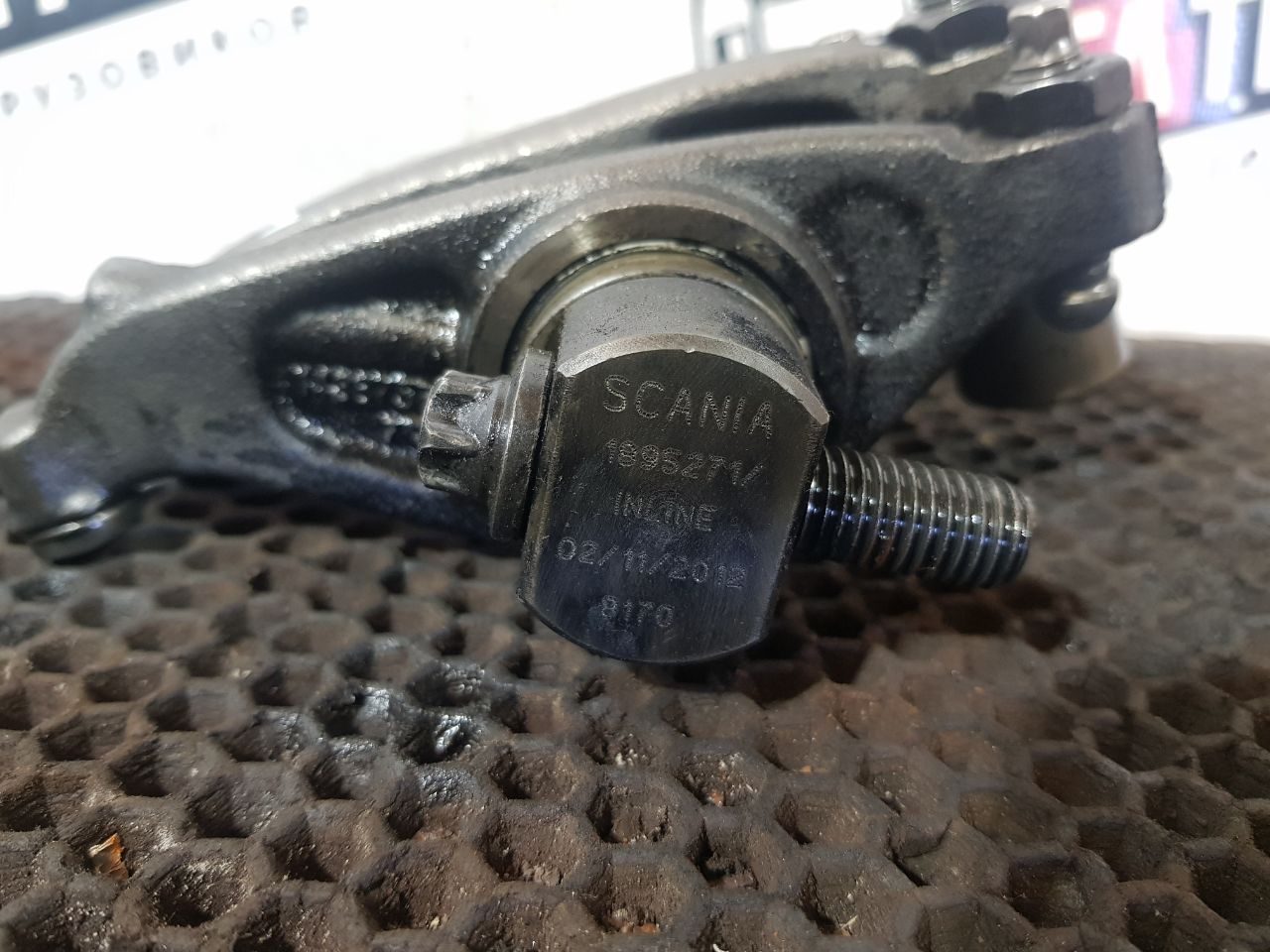 ось коромысел Scania R 5 серия 2013, 1422507, 1447060, 1411041, 1409626, 1352188, 1352189, 1409780, 1447065, 1411037, 1409629, 1352192, 1352193, 1409784, 1895270, 2905439, 1438755, 2905470, 1521889, 1451933, 1437438, 1425142, 1437439, 1465288, 1895271, 1430230, 1895269 - фото №1