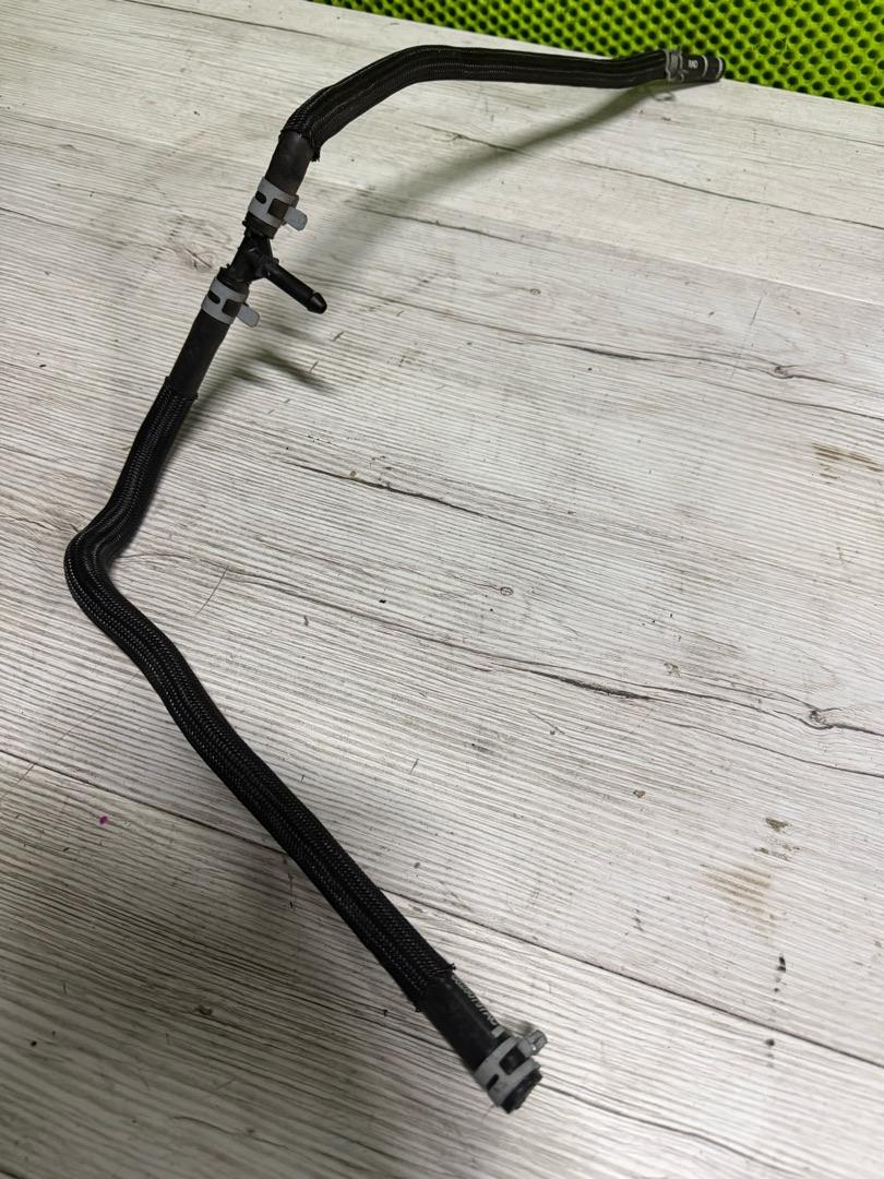 патрубок (трубопровод, шланг) Jeep Wrangler 4 поколение 2019, 2.0 л., бензин, 68280797AC - фото №1